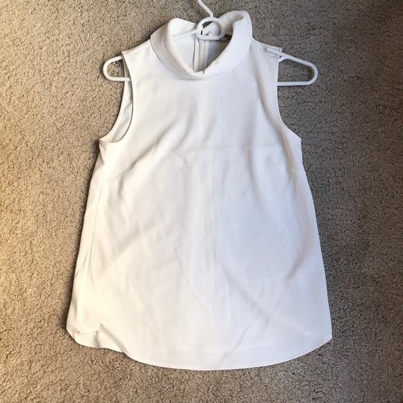 White top - Picture 1 of 2